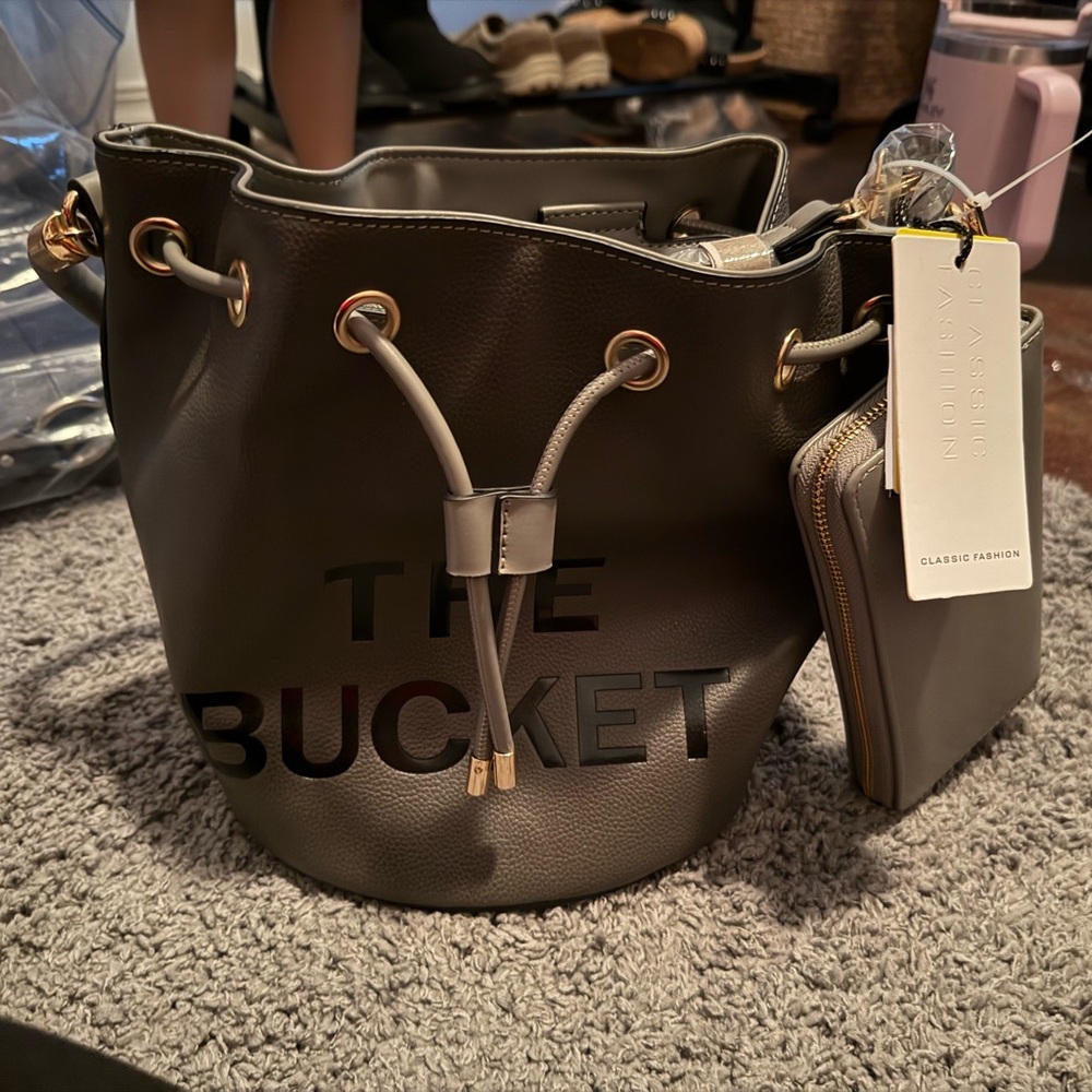 NWT - The Bucket Hobo Bag w/ Matching Wallet - Grayishgreen